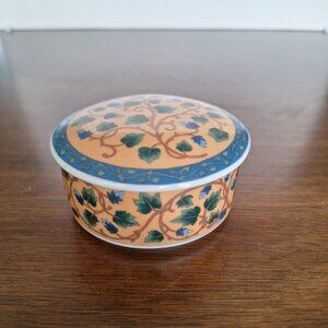 VINTAGE PIER 1 IMPORTS ROUND PORCELAIN FLORAL LIDDED TRINKET JEWELRY BOX